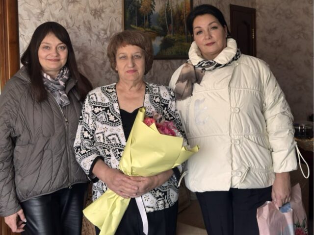 💐По сложившейся доброй традиции администрация Филиала «Оршаводоканал» 💦 УП «Витебскоблводоканал» поздравила с 70-летним юбилеем Ветерана предприятия — Колобову Антонину Петровну.
